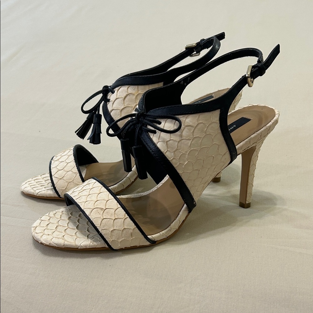 Ann Taylor Shoes Winter White Gwen Lace Up Exotic Heel Sz 9 Black Bow & Tassel - Picture 3 of 10